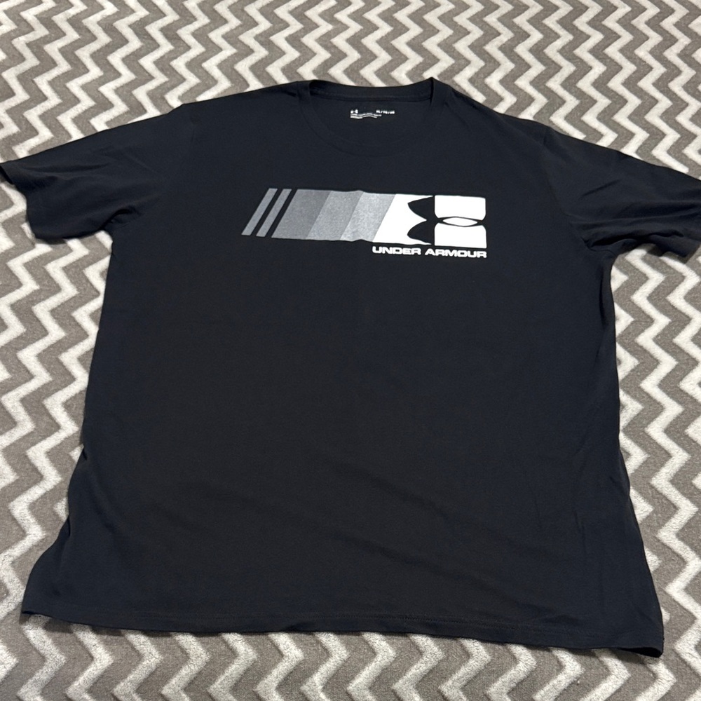 Under Armour Men's Dark Gray Graphic Tee